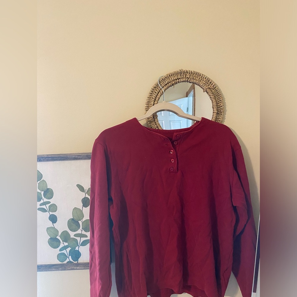 3/4 sleeve cropped shirt maroon